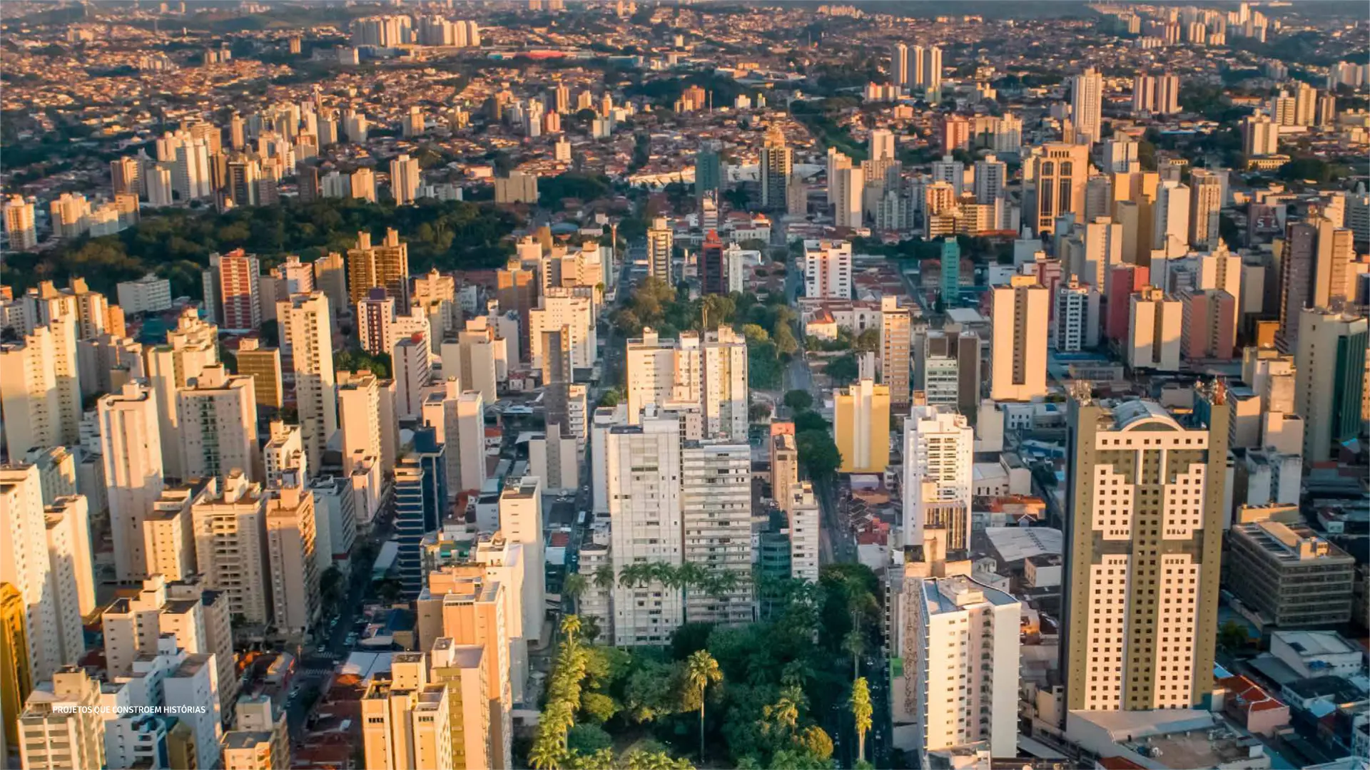 Vista aérea de Campinas SP ao entardecer, cidade do MAXI OURO VERDE